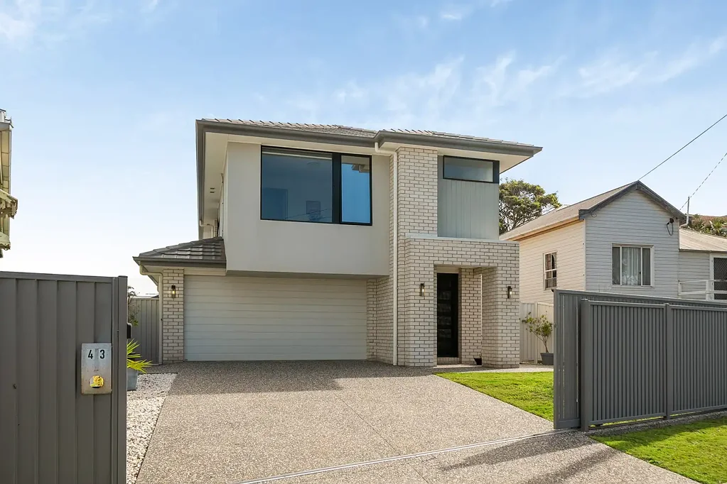 Redcliffe 4 Slaapkamer TURN KEY FAMILY LIVING WITH BAY VIEWS