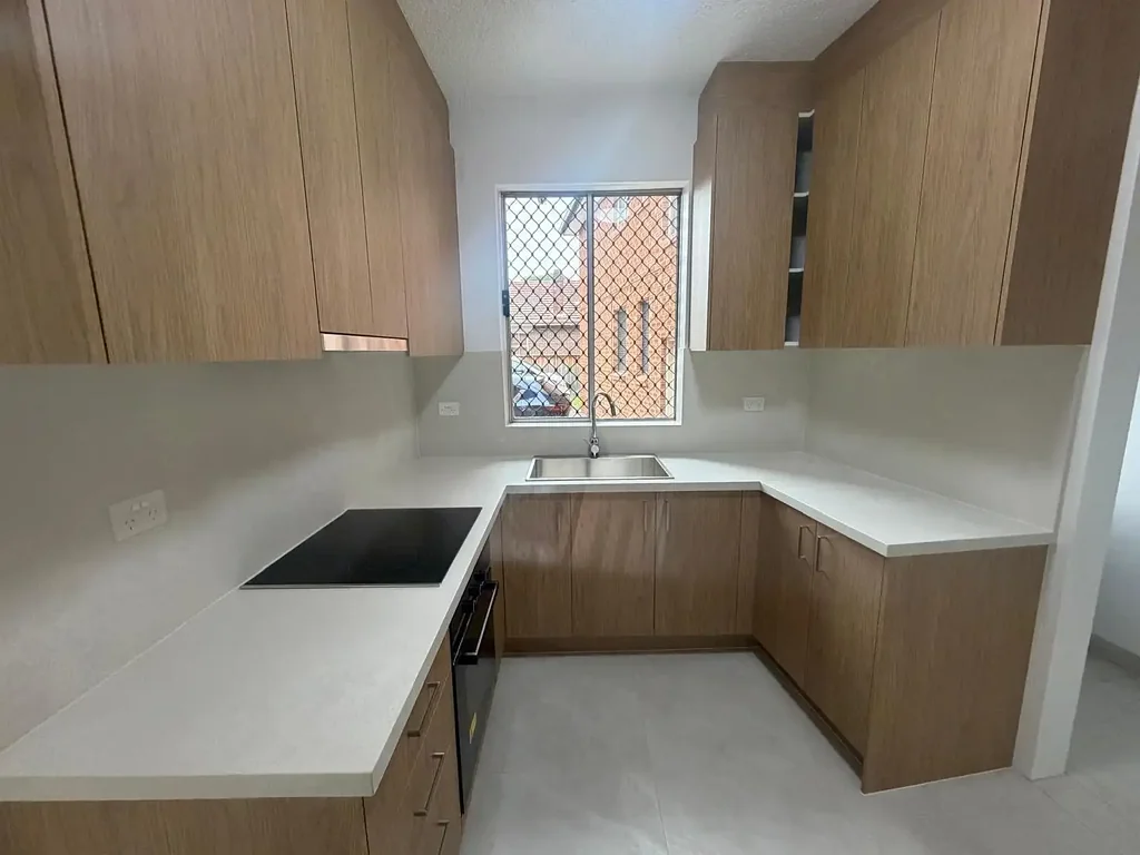 Freshly Renovated, Sunlit Apartment in Ultra-Convenient Location