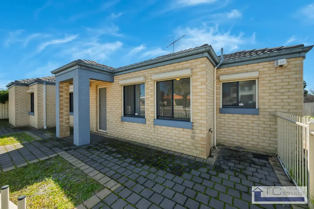 Street front villa