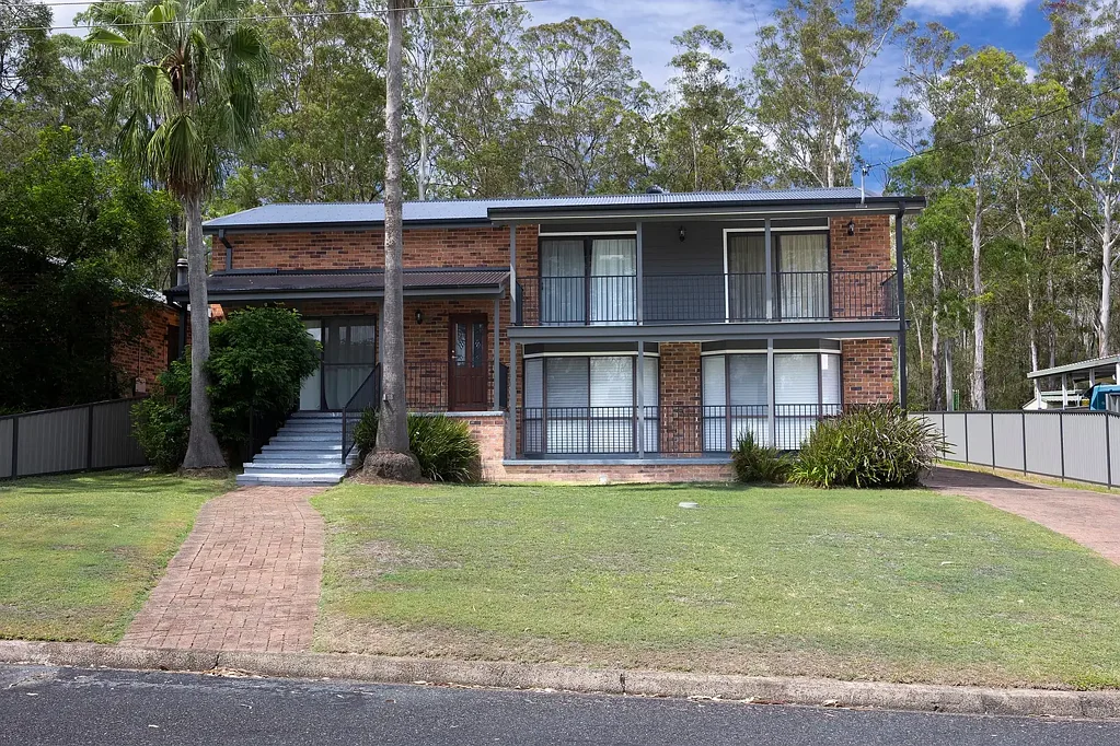 Nabiac 4ห้องนอน Fully Renovated Move in Ready/Development Potential - DA-Approved Granny Flat/Rear Lane Access