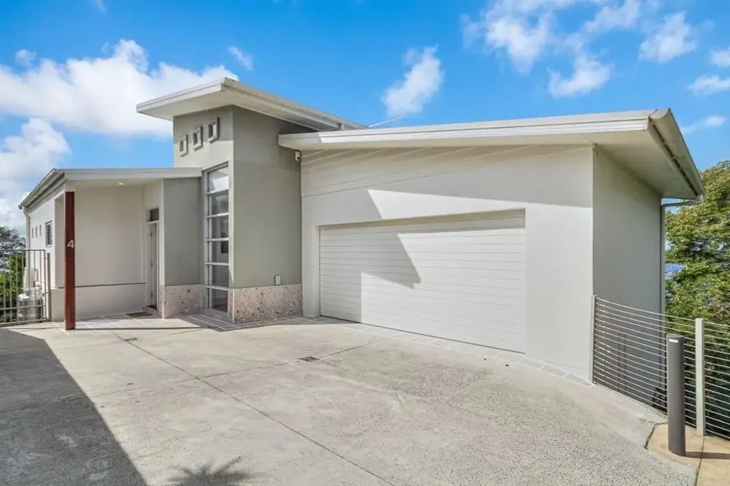Tweed Heads 3 Bedroom MODERN THREE BEDROOM TOWNHOUSE OVERLOOKING TWEED RIVER