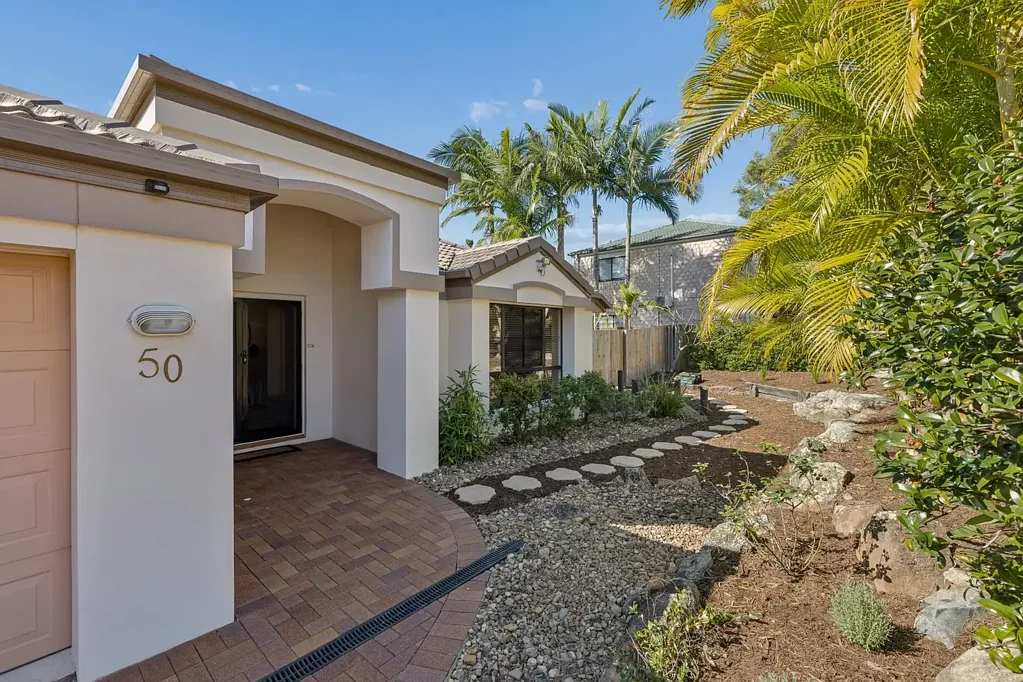 Parkinson 4ห้องนอน AUCTION IF NOT SOLD PRIOR - Move-In Ready Family Living with Multiple Living Areas and Poolside Entertaining