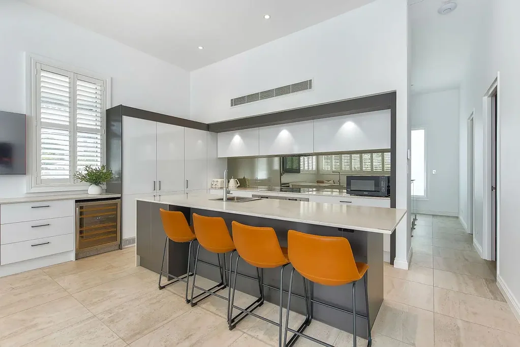 EXECUTIVE & PRIVATE ROOM IN THE HEART OF SOUTH BRISBANE