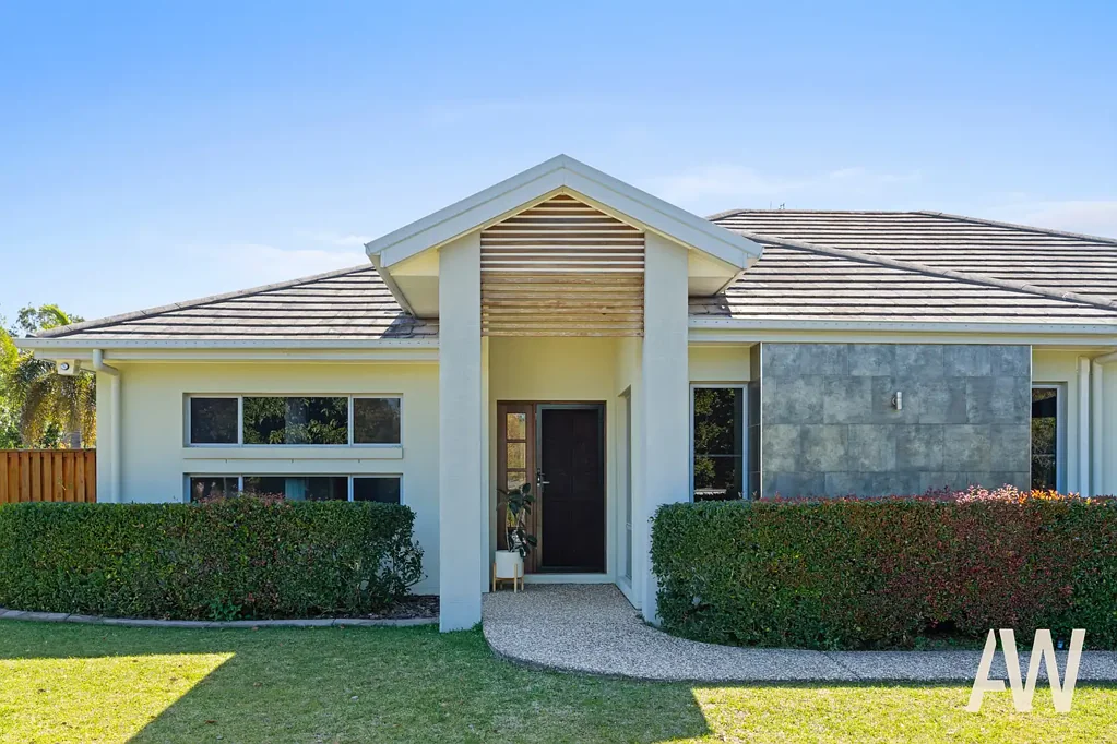 Beerwah 4 Bedroom Stylish 4-Bedroom Home with Pool, Side Access & Parkside Location
