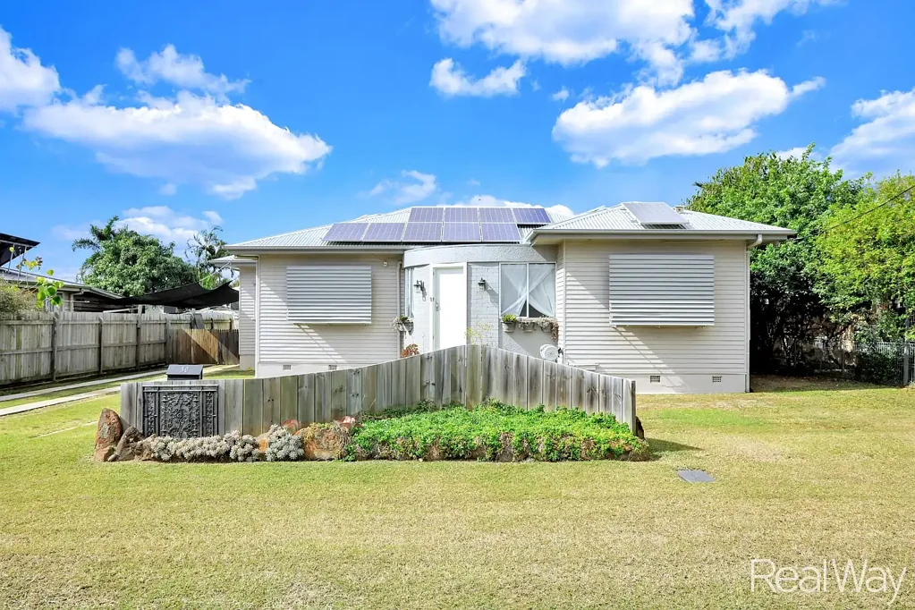 30 Bates Street, Svensson Heights, QLD 4670