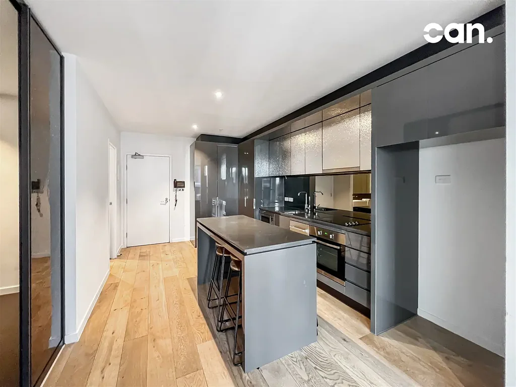 Stylish 2-Bedroom Apartment for Rent in Melbourne CBD with Carpark! Short-term leasing accepted