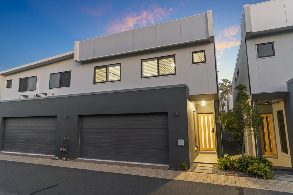 Runcorn 4 Bedroom Prestige 2-storey townhouse: 4 beds & a premium fit out