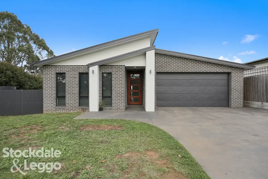 Mirboo North 4房  MODERN COUNTRY LIVING WITH STUNNING RURAL VIEWS