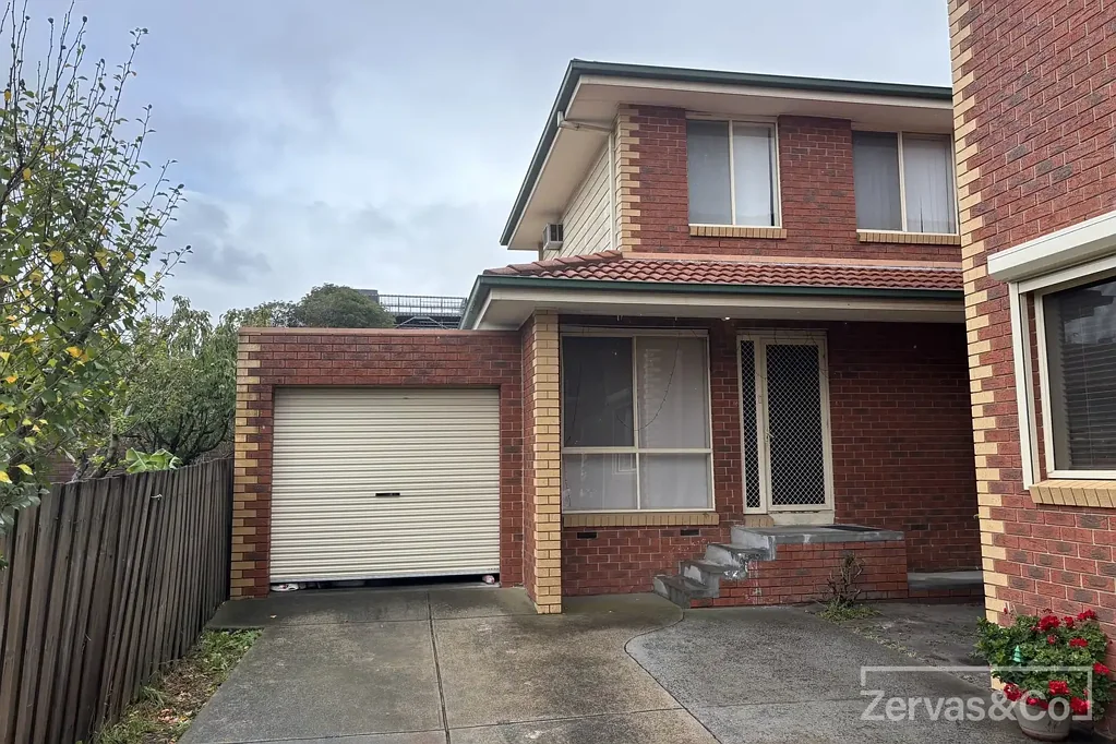 Spacious 3-Bedroom Unit in Prime Clayton Location