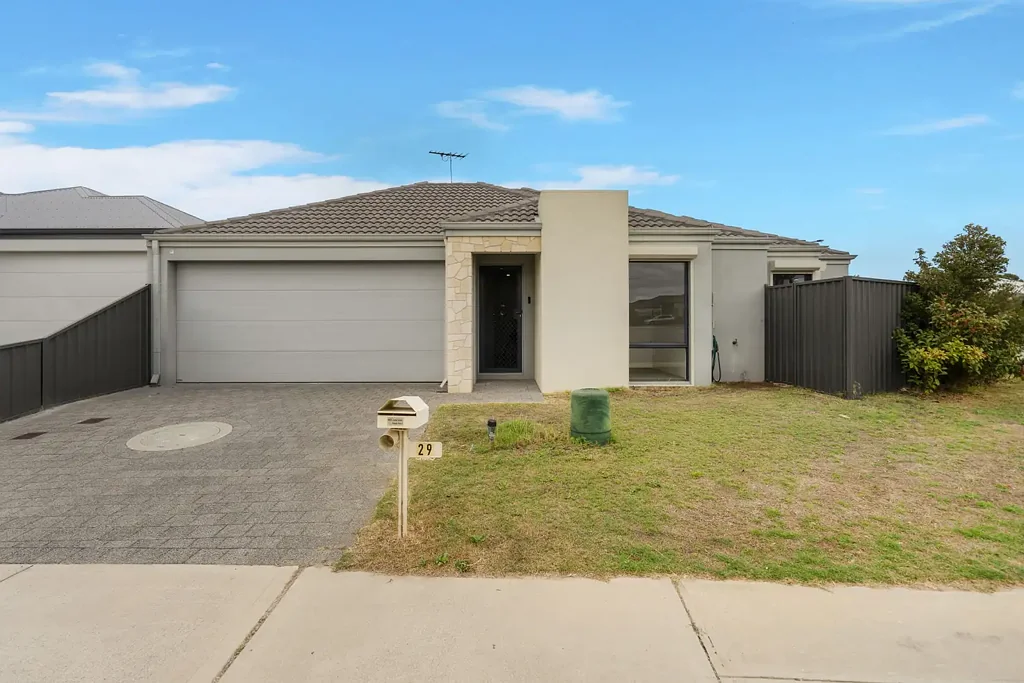 Dayton 3ห้องนอน Modern, Smart Living Next to Montana Park... Low-Maintenance Corner Position!