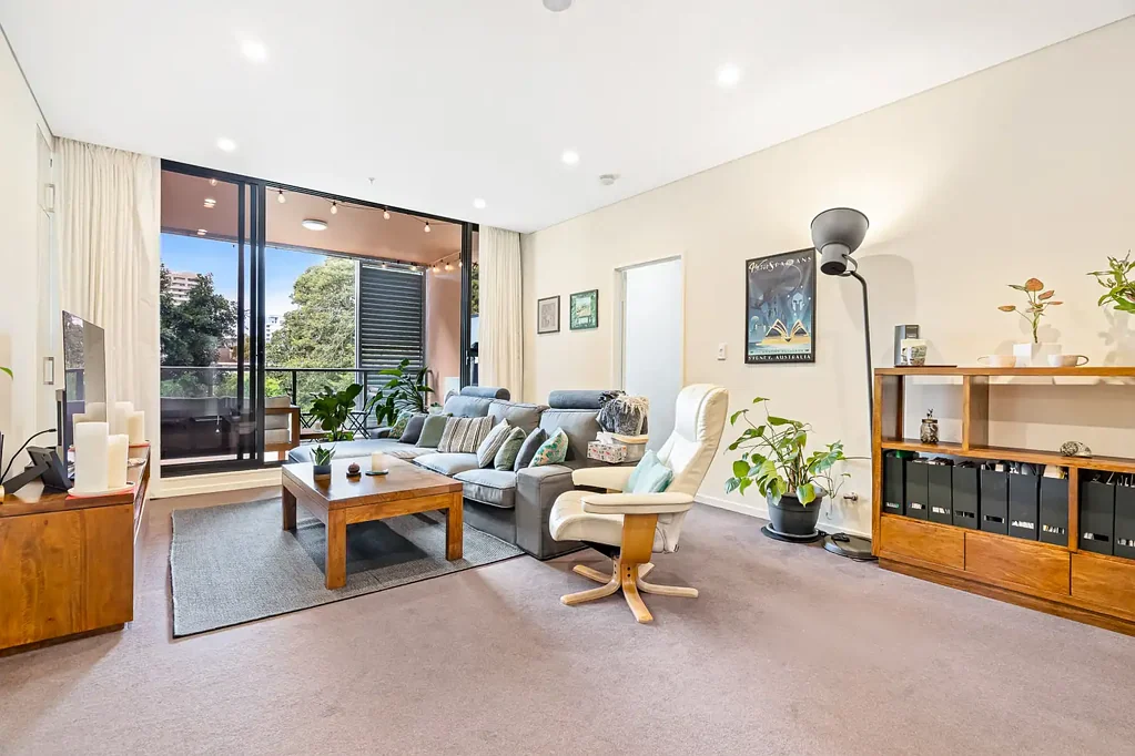 Stunning Emerald Park Apartment