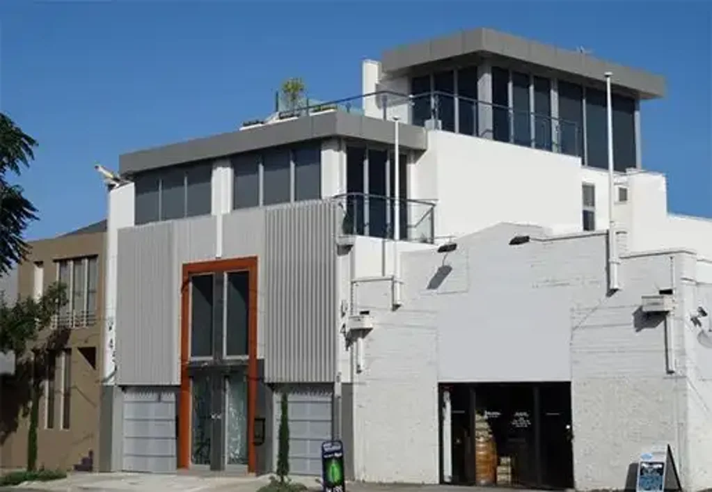 Panoramic City Vistas from a Stylish Four-Level Townhouse