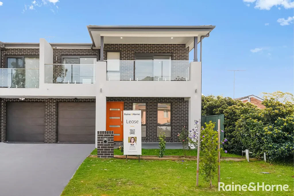 IMMACULATE 4 BEDROOM DUPLEX IN INGLEBURN!!
