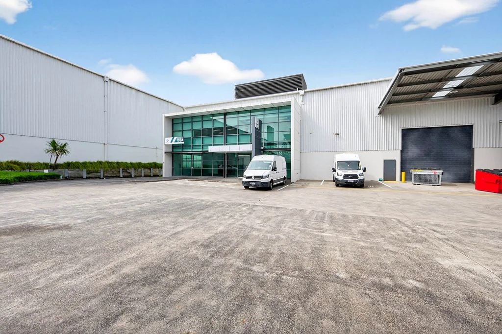 East Tamaki STRATEGIC LOCATION, FUNCTIONAL WAREHOUSE