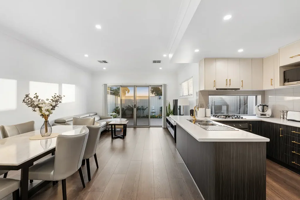 Mitchell Park 3कमरा Easy Living in the Heart of Mitchell Park