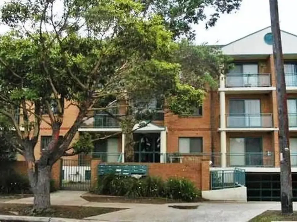 2 Bedroom Unit In the heart of Caringbah