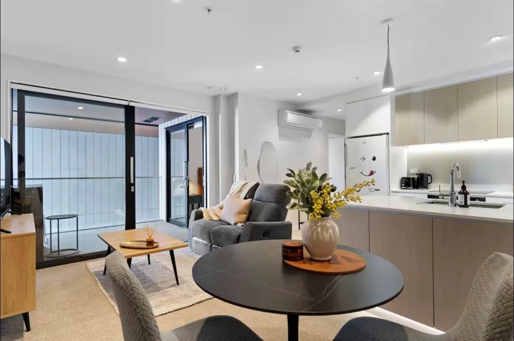 Browns Bay 1Kwarto Embrace the Ultimate Coastal Lifestyle -The Victor