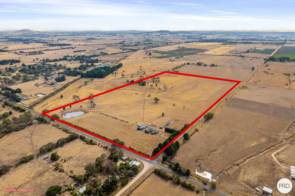 Allendale 4Kwarto Thriving 65-Acre Lifestyle Farm with Hazelnuts, Orchard, Dam & Modern Home
