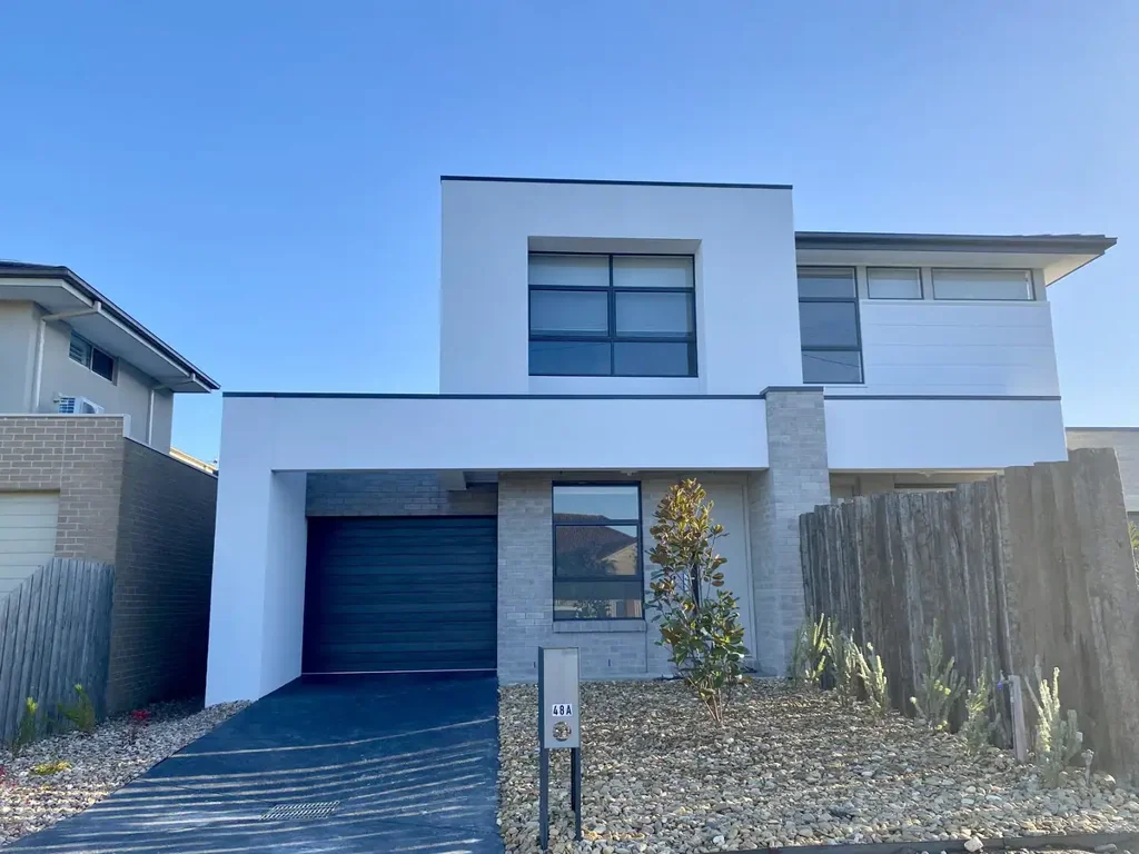 Beautifully presented 4 bedroom townhouse - WITH STUNNING POOL!