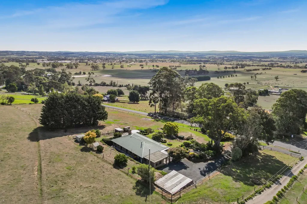 Yarragon 4Moenga Tranquil Country Living with Breathtaking Views