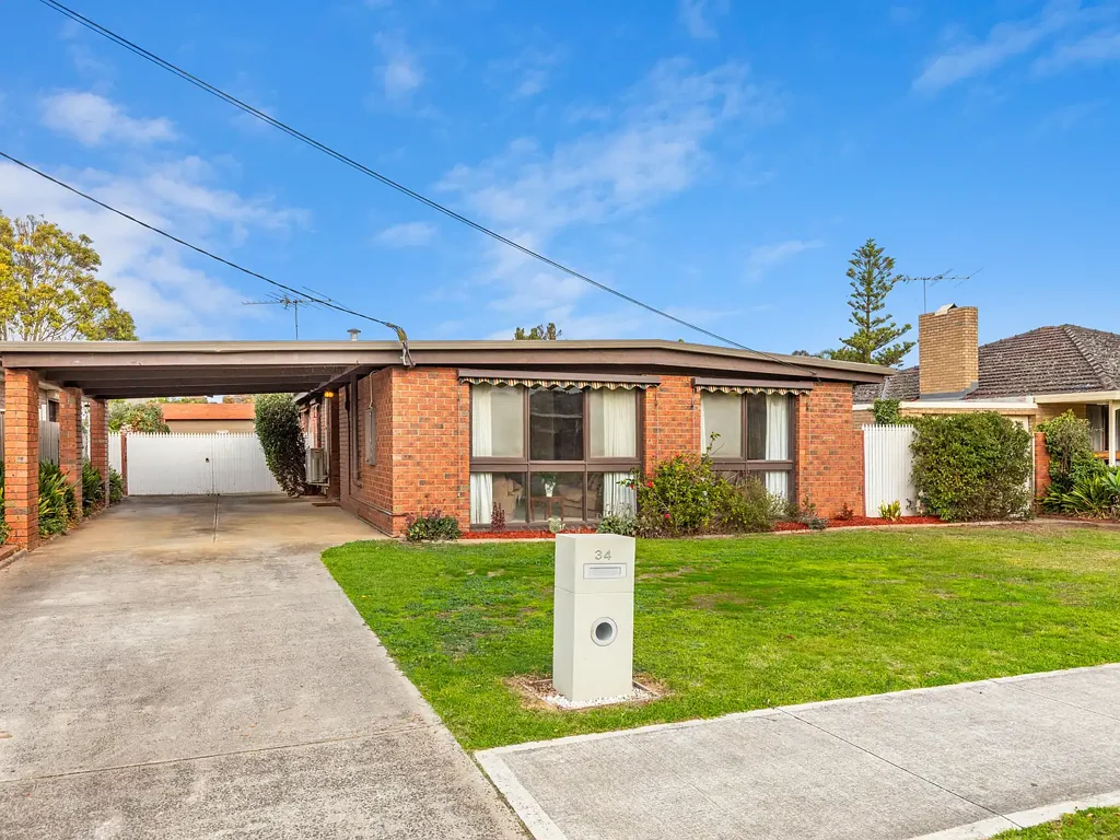 Werribee 3 Bedroom Endless Opportunity on a Rare 869m² Allotment