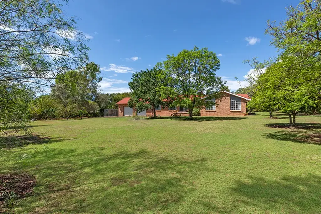 Tamworth 4房  FAMILY RETREAT ON A 5138M2 PARCEL OF LAND!