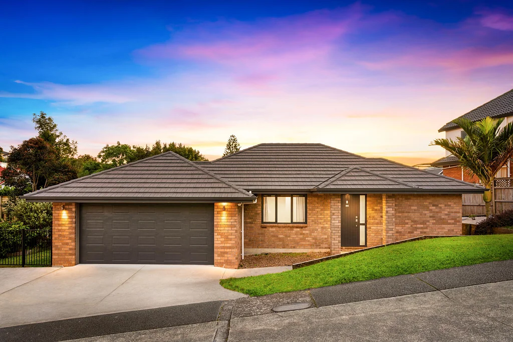 Blockhouse Bay 3房  Brick Beauty in Prime Village Location!