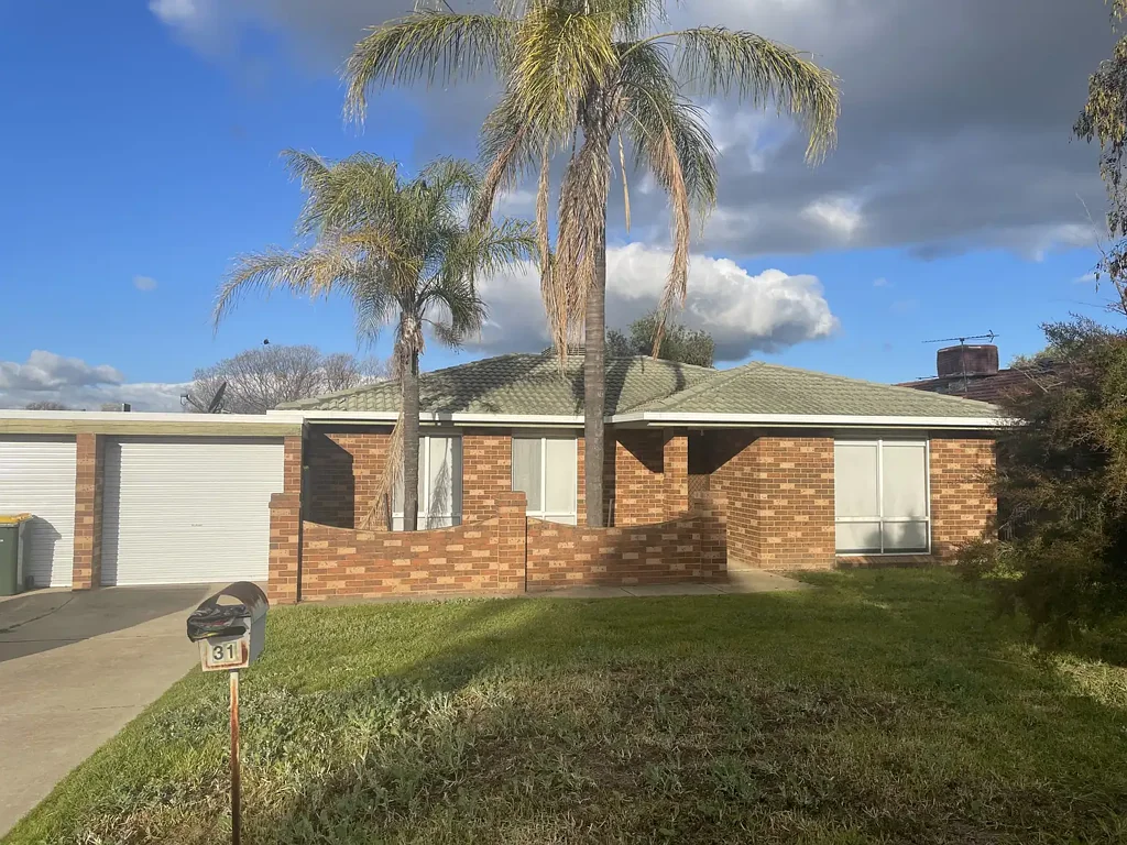 Charming 3 Bedroom Home in the Heart of Glenfield Park