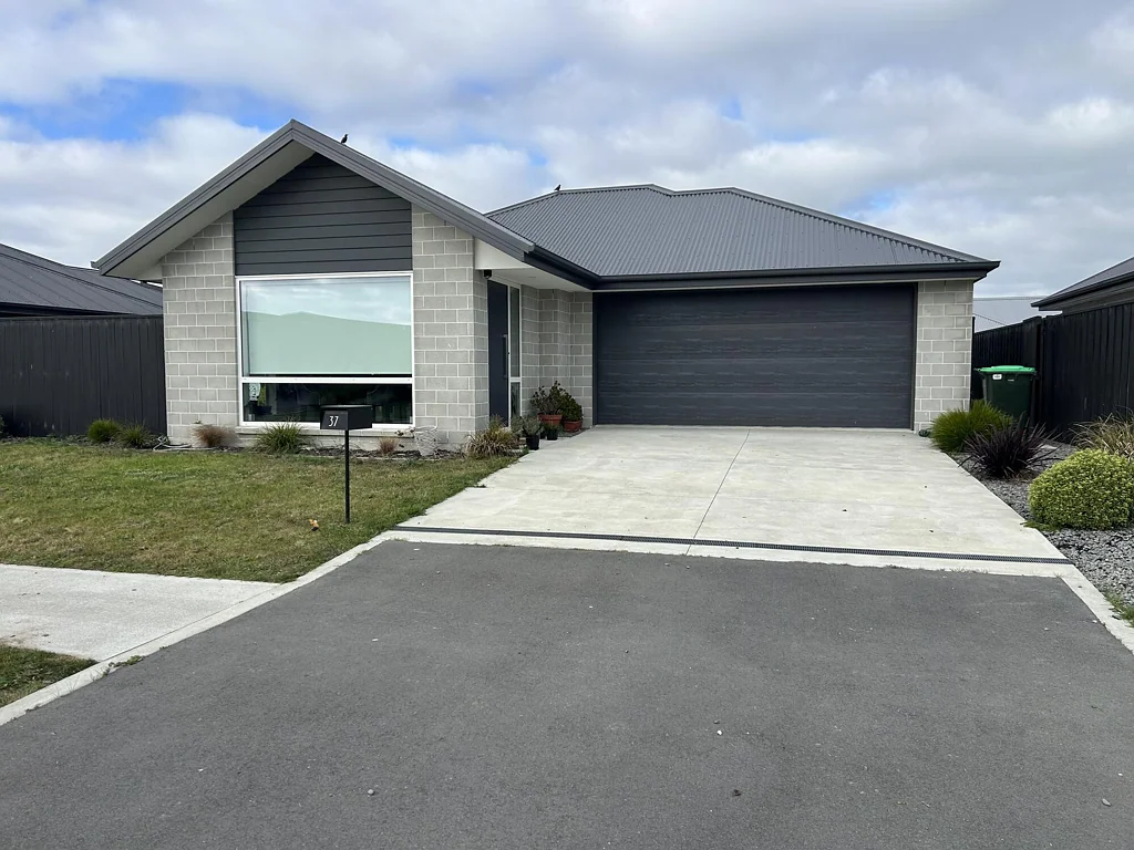 37 Lenborough Drive