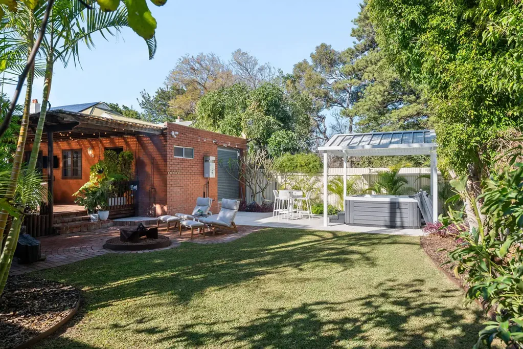 East Fremantle 3બેડરૂમ Where Heritage Meets Contemporary Family Living