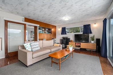 Tirohanga 4房  Mid-Century Character Home