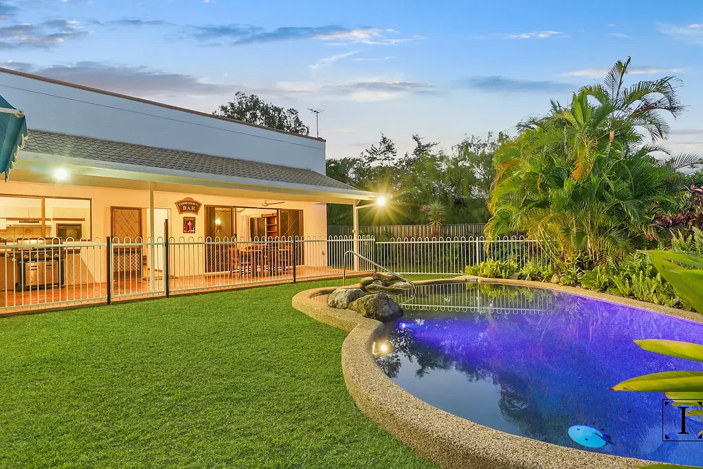Clifton Beach 3chambre A Rare Clifton Beach Opportunity on an Expansive 1,108m² Allotment