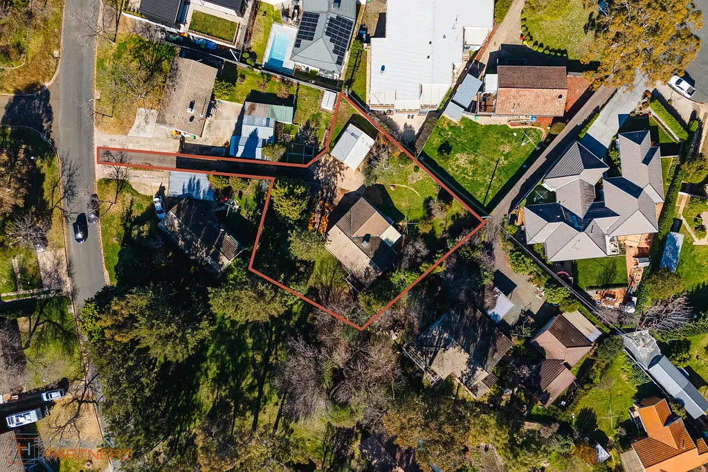 Mawson 3Kwarto Woden Residence on 1106m2 Landholding