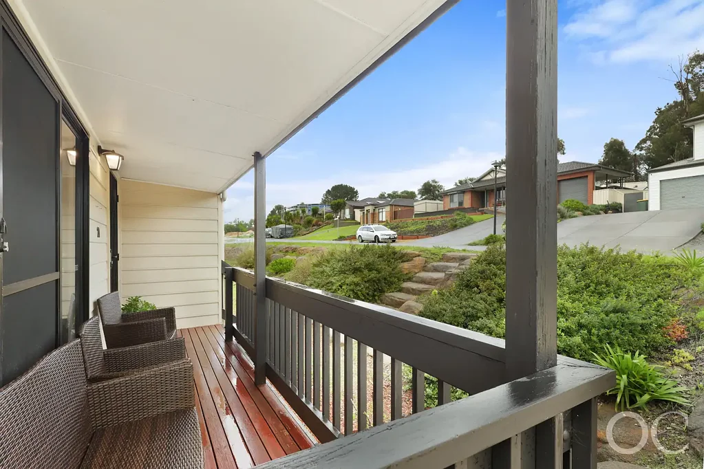 Mount Compass 4房  Open the Door to Relaxed Country Living