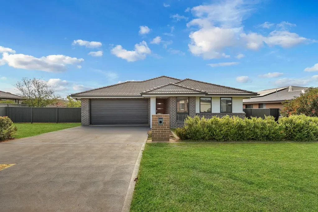 Mudgee 4 Bedroom Contemporary Family Living