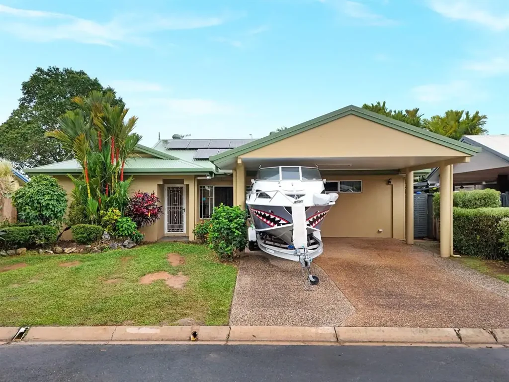 Redlynch 5બેડરૂમ 5 bedroom Redlynch home with shed and pool