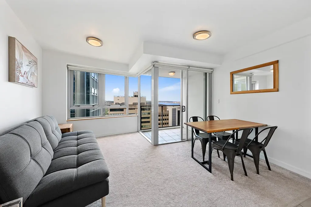North Sydney 北悉尼中心位置 海港东郊美景 停车位稀缺 24小时礼宾服务 时尚石材厨房 管道空调 学区房便利 Metro步行可达 SOLD BY STEPHEN CHUI - RAY WHITE AY REALTY CHATSWOOD