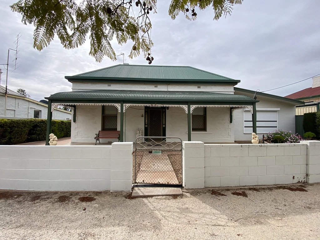 18 Seventh St, Quorn, SA 5433