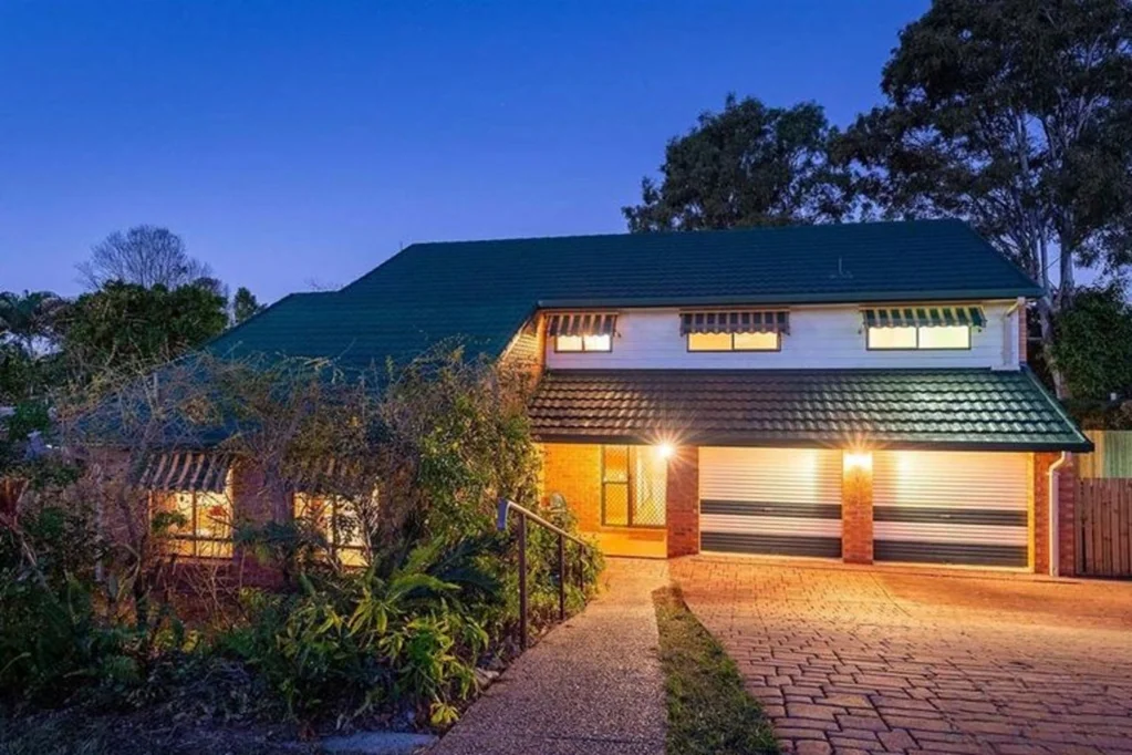 Petrie 4房  Family-Sized Living with Space, Character, and a Huge 1,115m2 Block