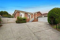 82 Pine Hill Drive, Doncaster East