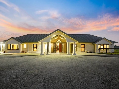 Fernside 7房 私密、优雅、永恒——325 Mairaki Road，独一无二的庄园生活！​ Timeless Elegance on a Grand Scale