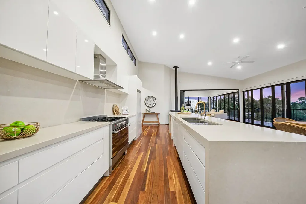 Yaroomba 4 Bedroom Breathtaking Views + Elegant Design