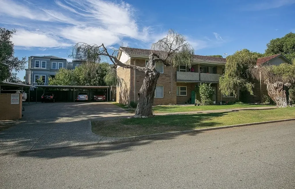 PERFECT LOCATION ONE BEDROOM APARTMENT