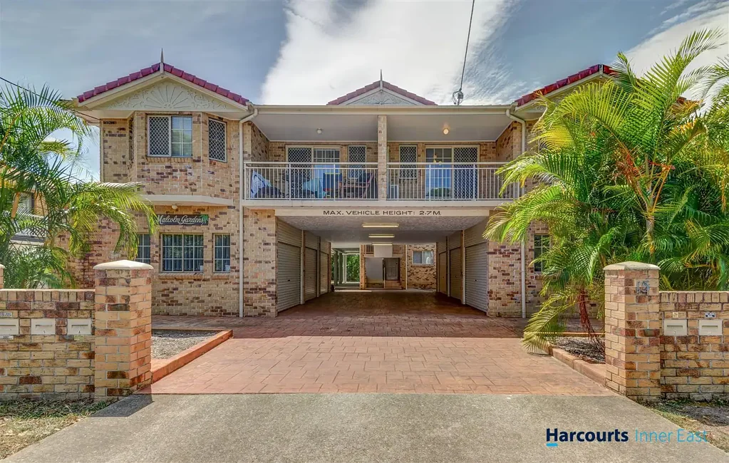 Stylish & Convenient Living in the Heart of Hawthorne!