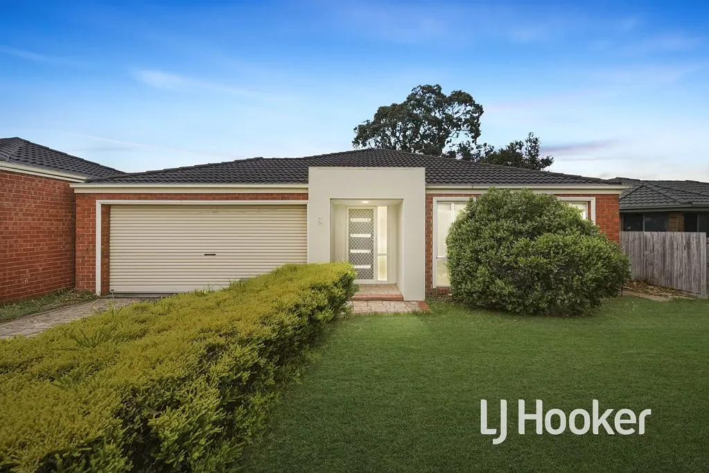 Hampton Park 4 Bedroom Spacious Family Living in a Prime Hampton Park Location