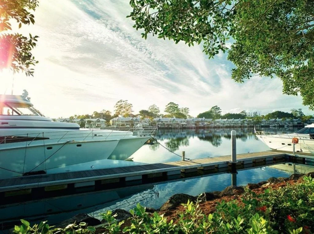 Hope Island Parkside, Golf, waterfront land & new homes available.