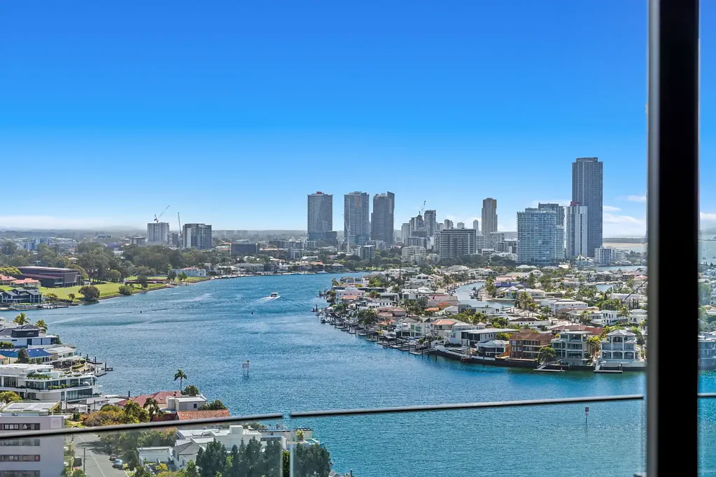 Surfers Paradise 2房  Brand-New North Facing Apartment  - Sellers Circumstances Require Immediate Sale!