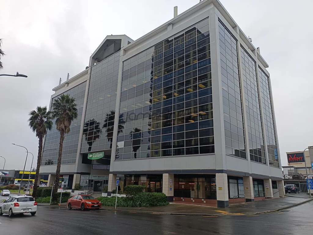 Manukau Includes all Office Furniture