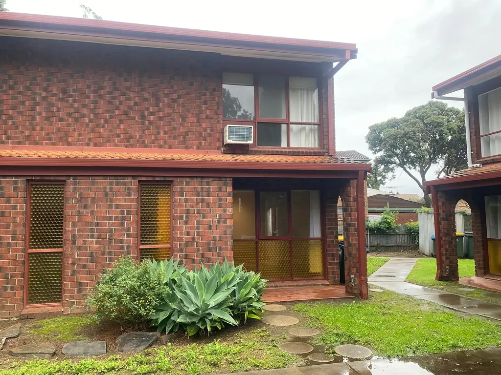 Stylish & Spacious Townhouse in Prime Hectorville Location