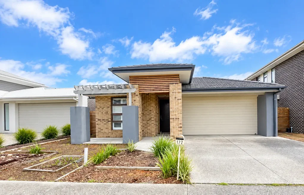 BEAUTIFUL FAMILY HOME IN LAURIMAR ESTATE
